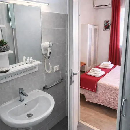 Italo House 3*
