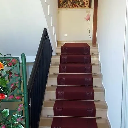 Italo House О́пера